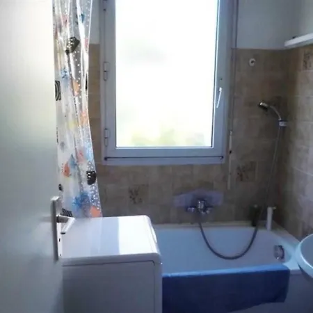 Appartement Jolie 2 Pieces En Rez De Jardin 11 Saint-Raphaël